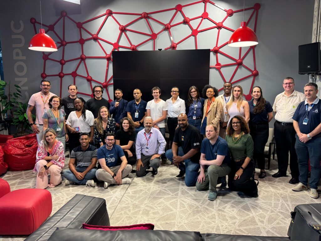 Entrega computadores Territórios Inovadores